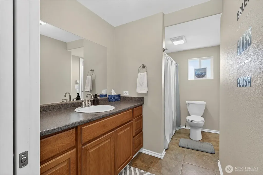 1209 36th Street Seaview WA 98644