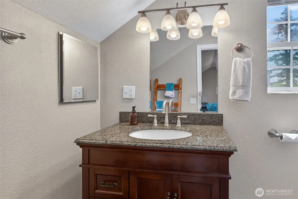 1209 36th Street Seaview WA 98644