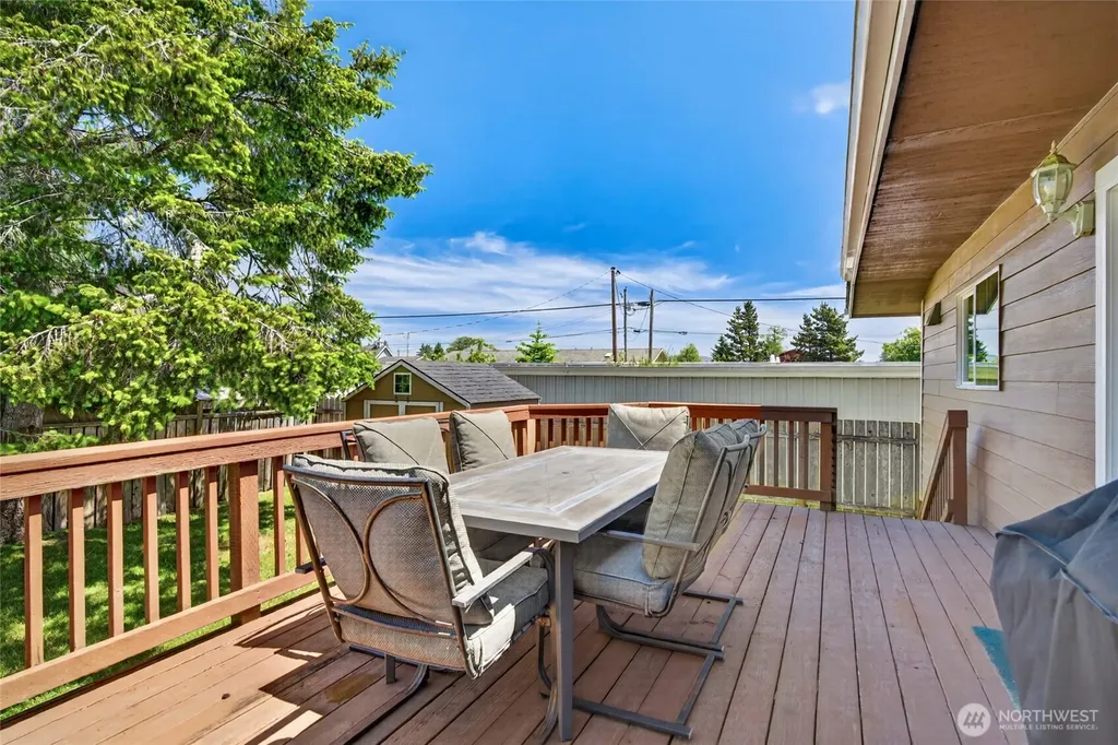 1209 36th Street Seaview WA 98644