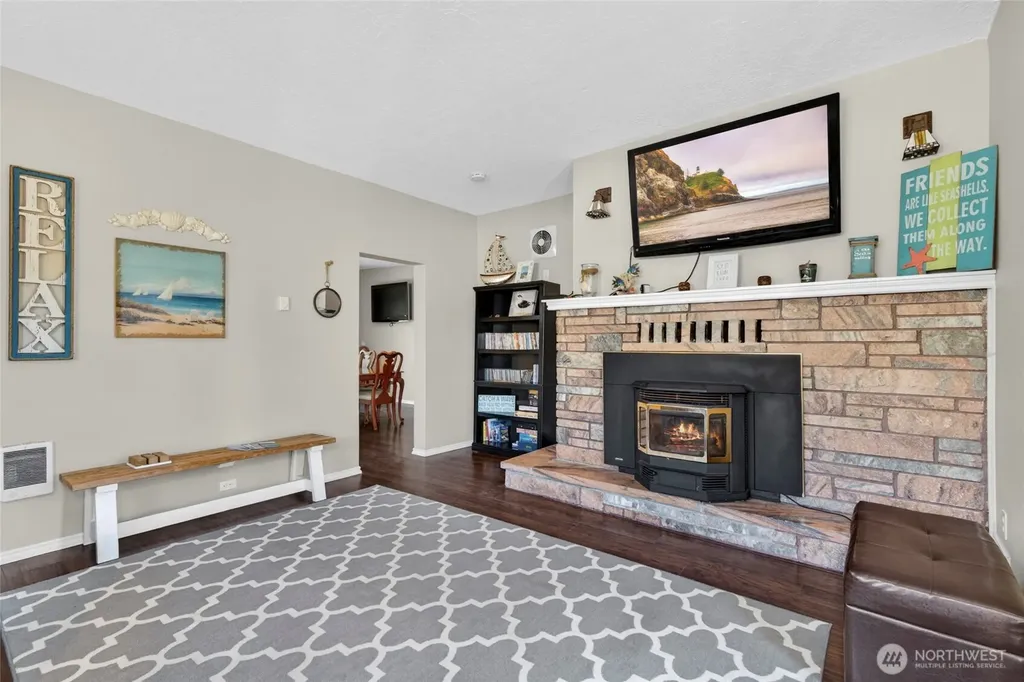 1209 36th Street Seaview WA 98644
