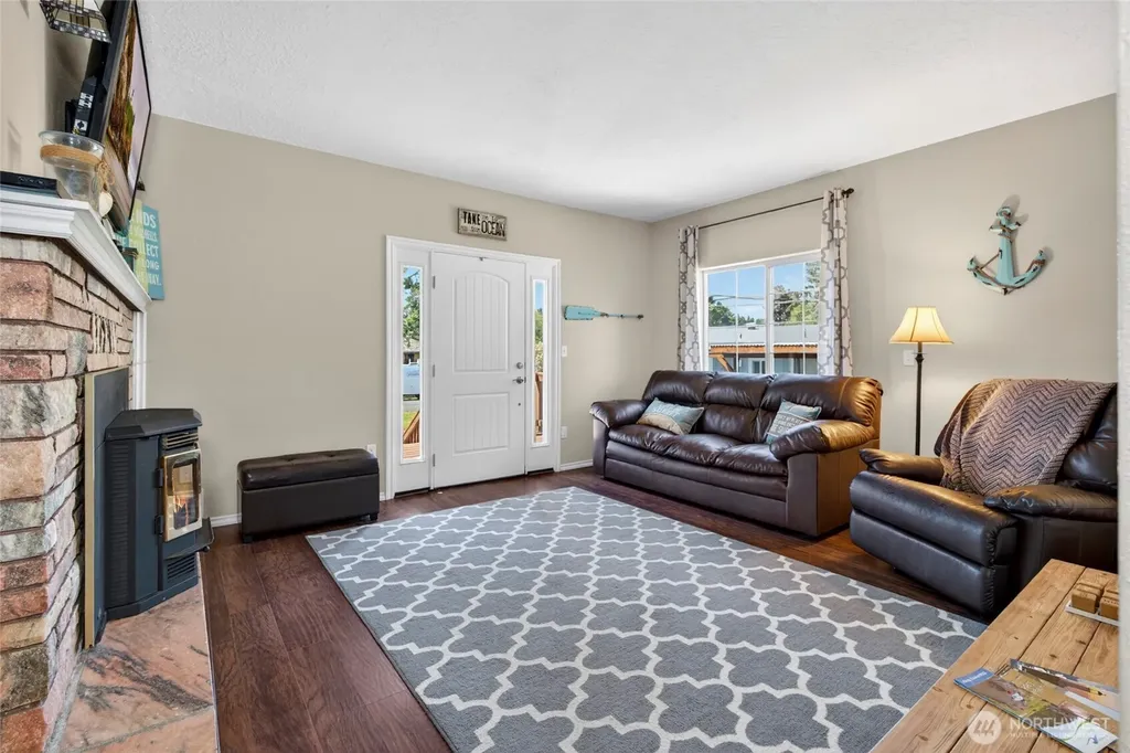 1209 36th Street Seaview WA 98644
