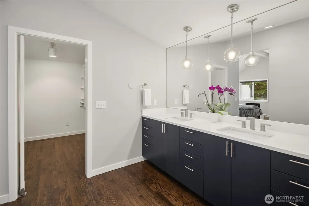 895 NW Elford Drive Seattle WA 98177