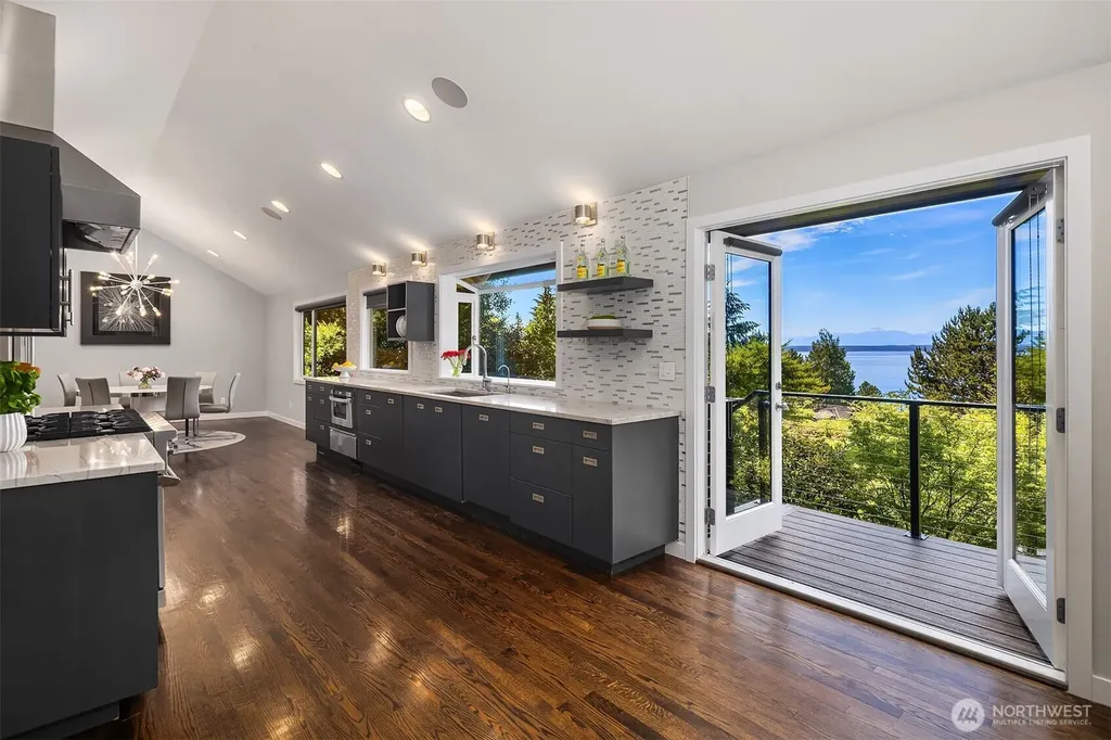 895 NW Elford Drive Seattle WA 98177