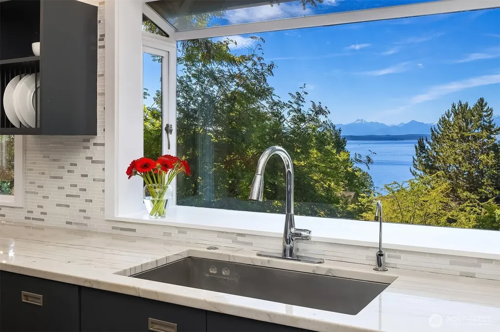 895 NW Elford Drive Seattle WA 98177