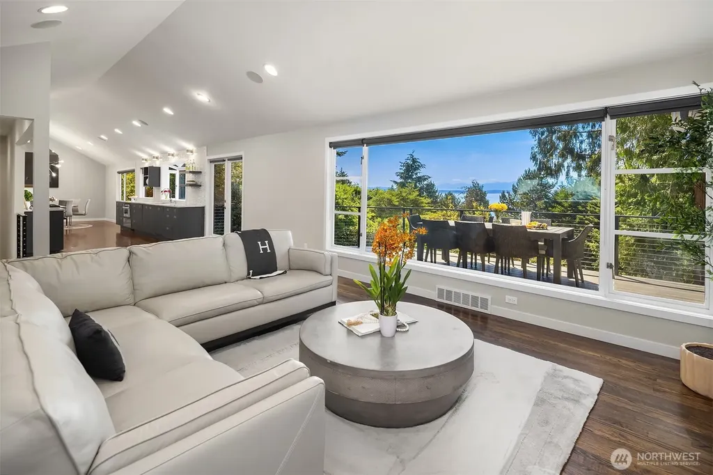 895 NW Elford Drive Seattle WA 98177