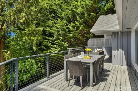895 NW Elford Drive Seattle WA 98177