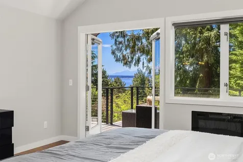 895 NW Elford Drive Seattle WA 98177