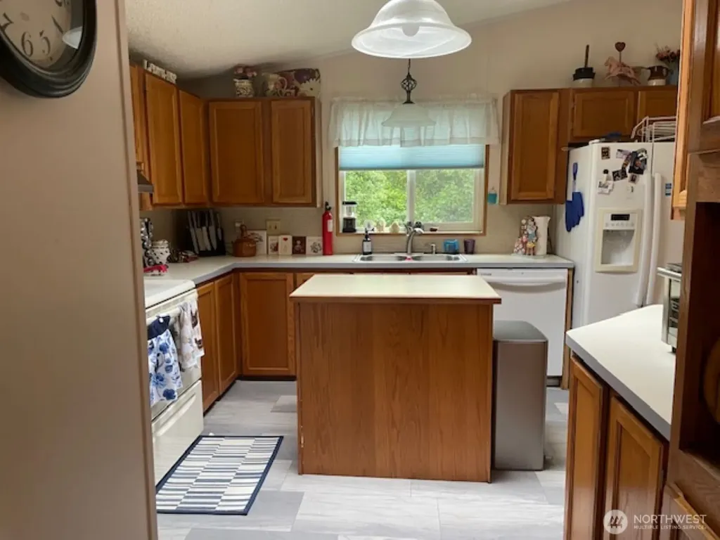 2404 Bay Avenue Ocean Park WA 98640