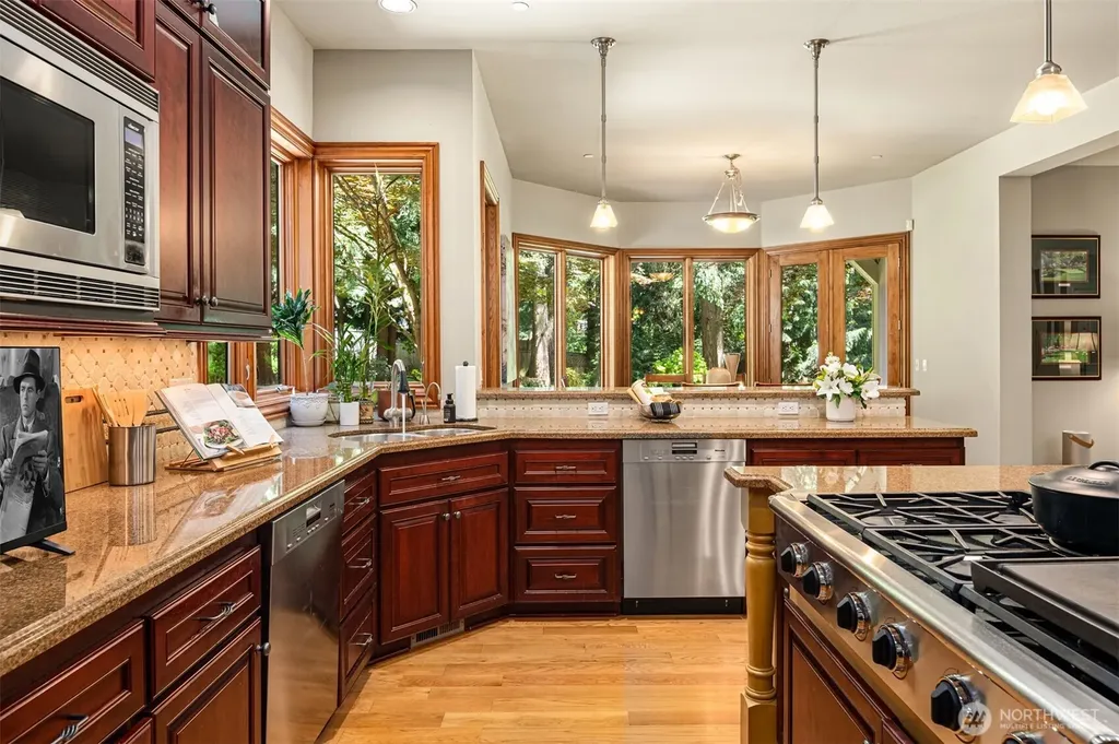 13266 NE 47th Street Bellevue WA 98005