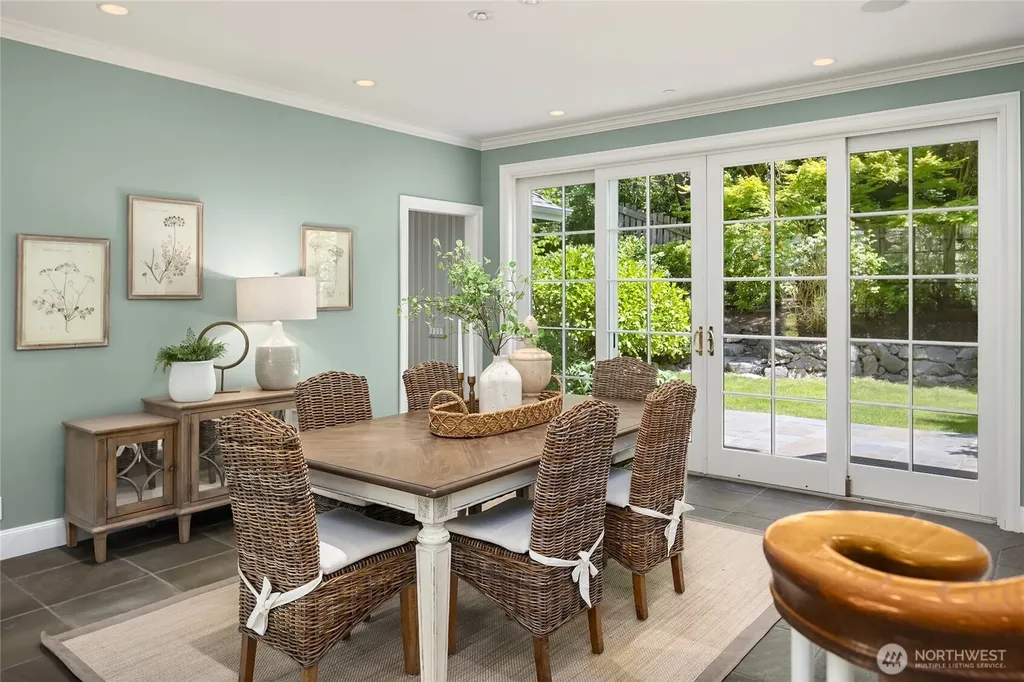 2720 105th Avenue SE Beaux Arts WA 98004