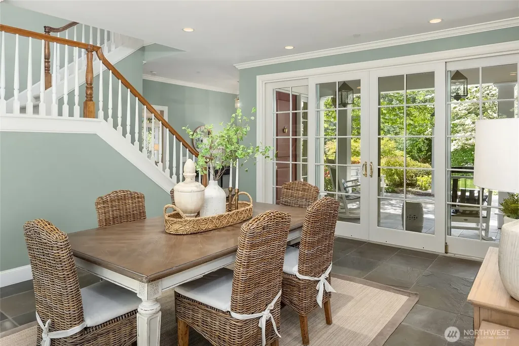 2720 105th Avenue SE Beaux Arts WA 98004