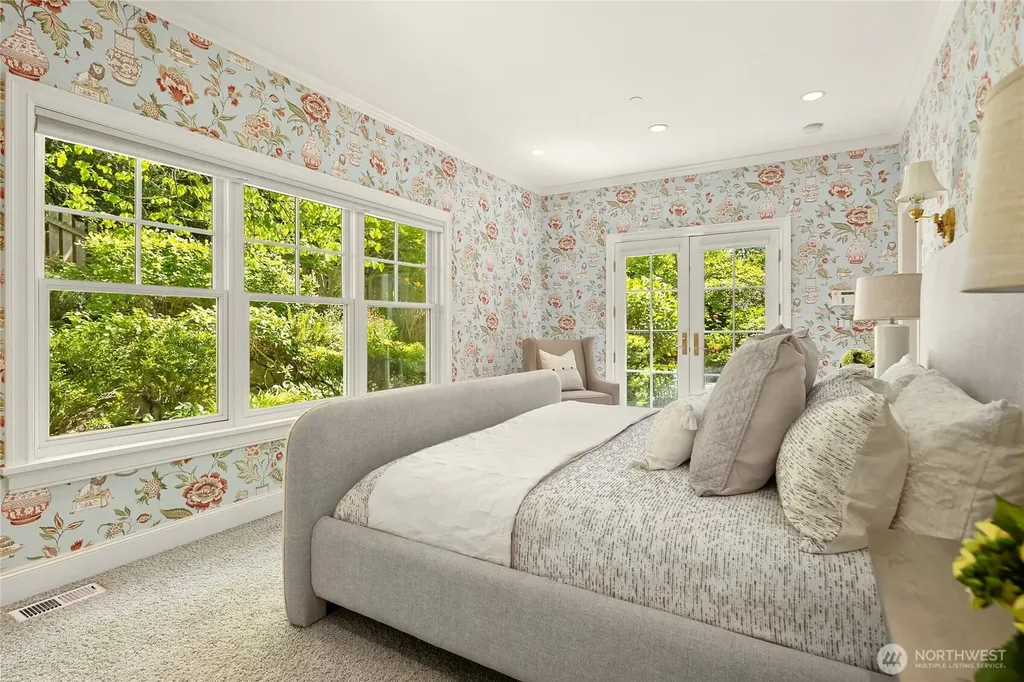 2720 105th Avenue SE Beaux Arts WA 98004