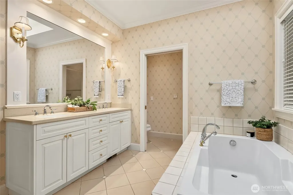 2720 105th Avenue SE Beaux Arts WA 98004