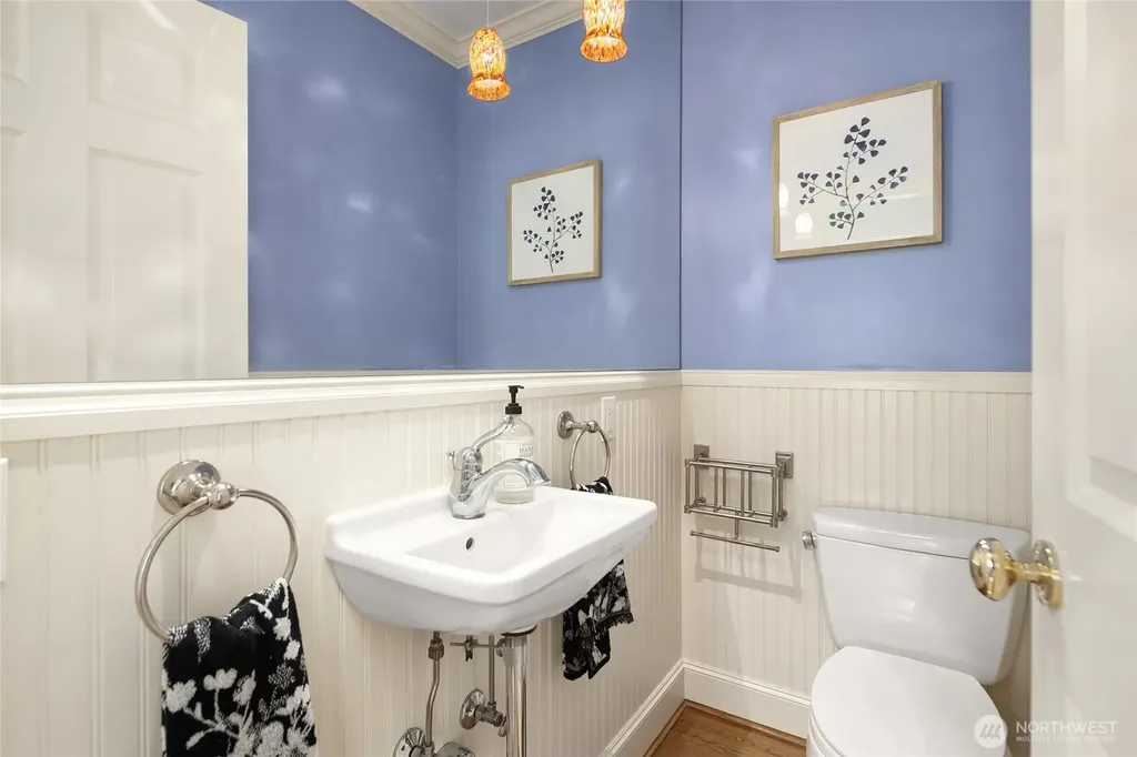 2720 105th Avenue SE Beaux Arts WA 98004