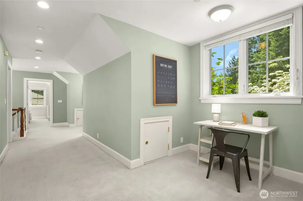 2720 105th Avenue SE Beaux Arts WA 98004