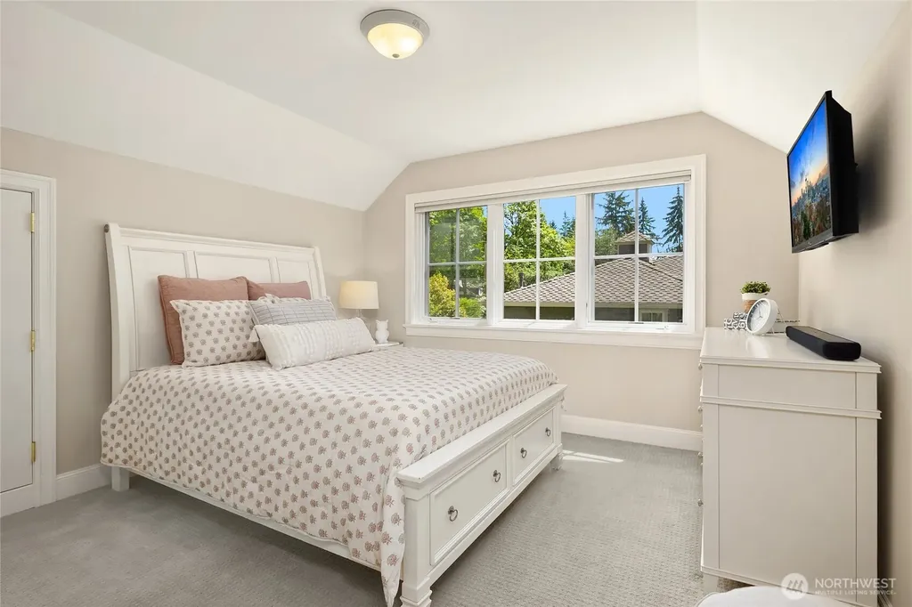 2720 105th Avenue SE Beaux Arts WA 98004