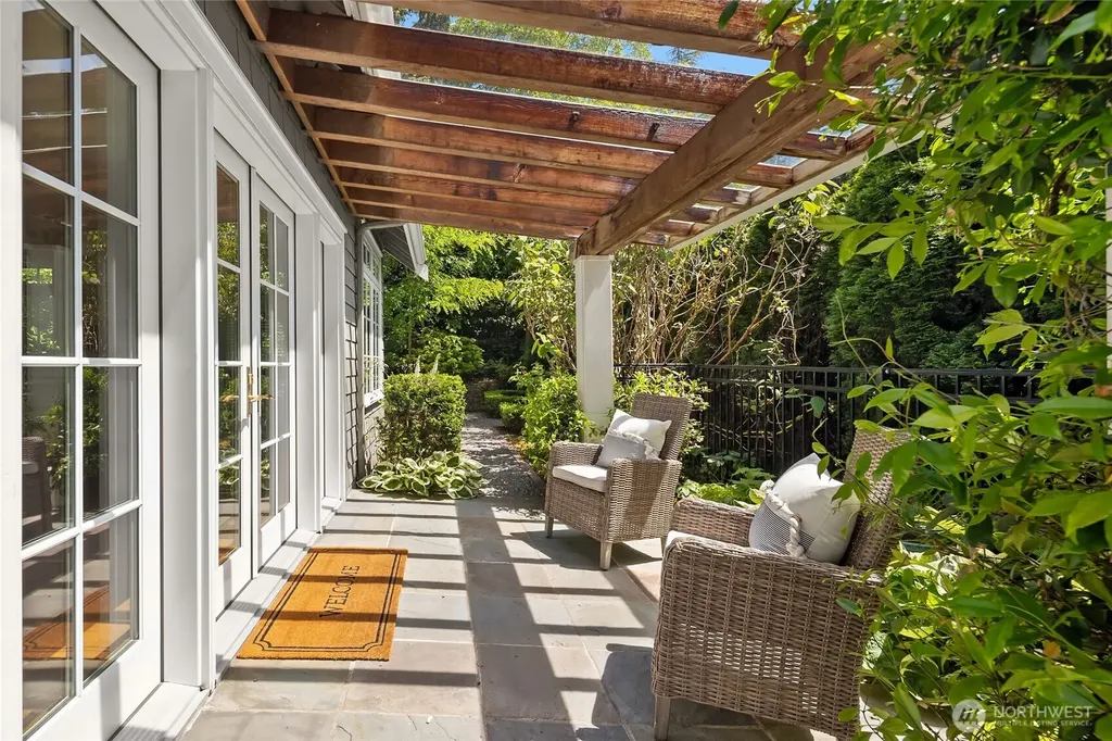2720 105th Avenue SE Beaux Arts WA 98004