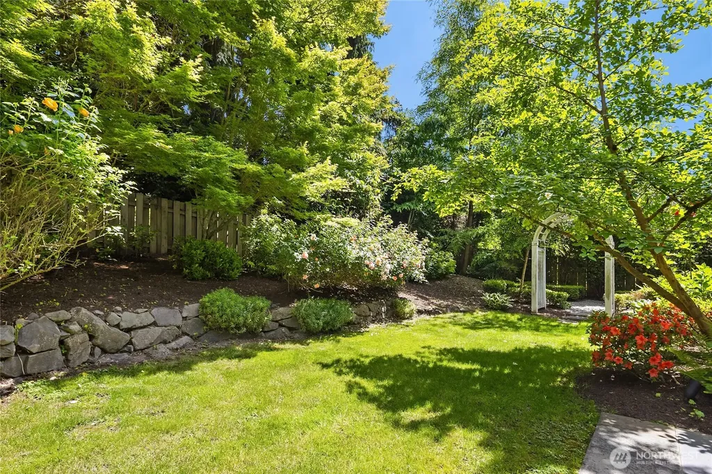 2720 105th Avenue SE Beaux Arts WA 98004