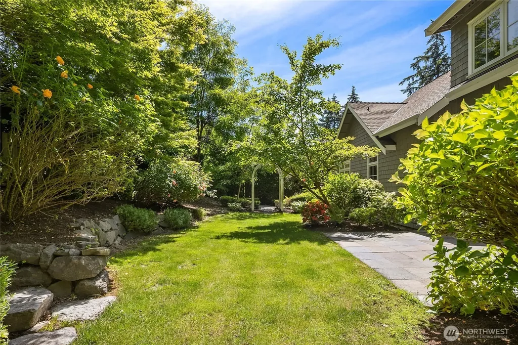 2720 105th Avenue SE Beaux Arts WA 98004