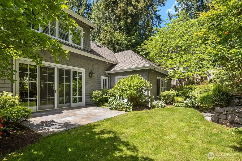 2720 105th Avenue SE Beaux Arts WA 98004
