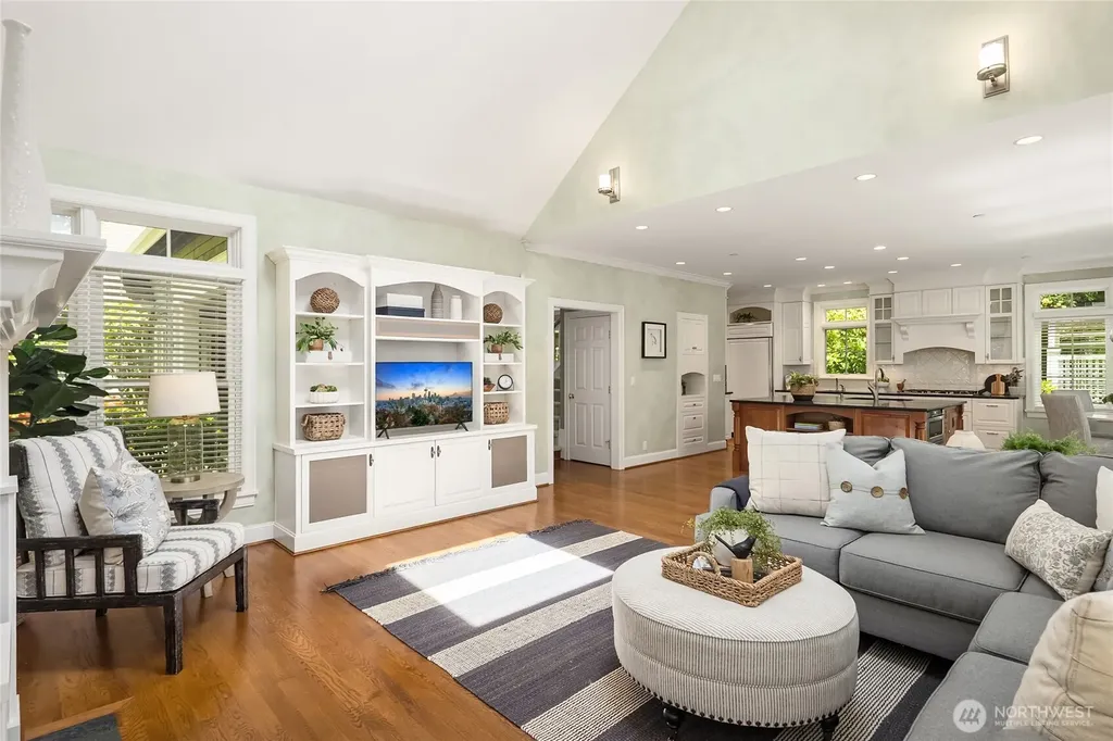 2720 105th Avenue SE Beaux Arts WA 98004