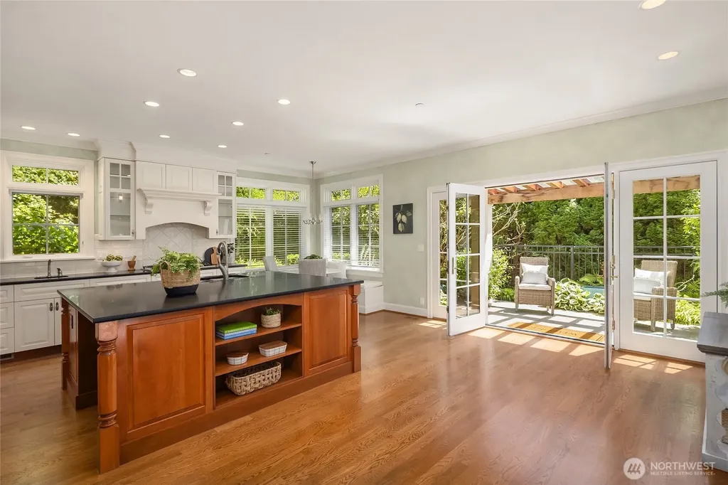 2720 105th Avenue SE Beaux Arts WA 98004