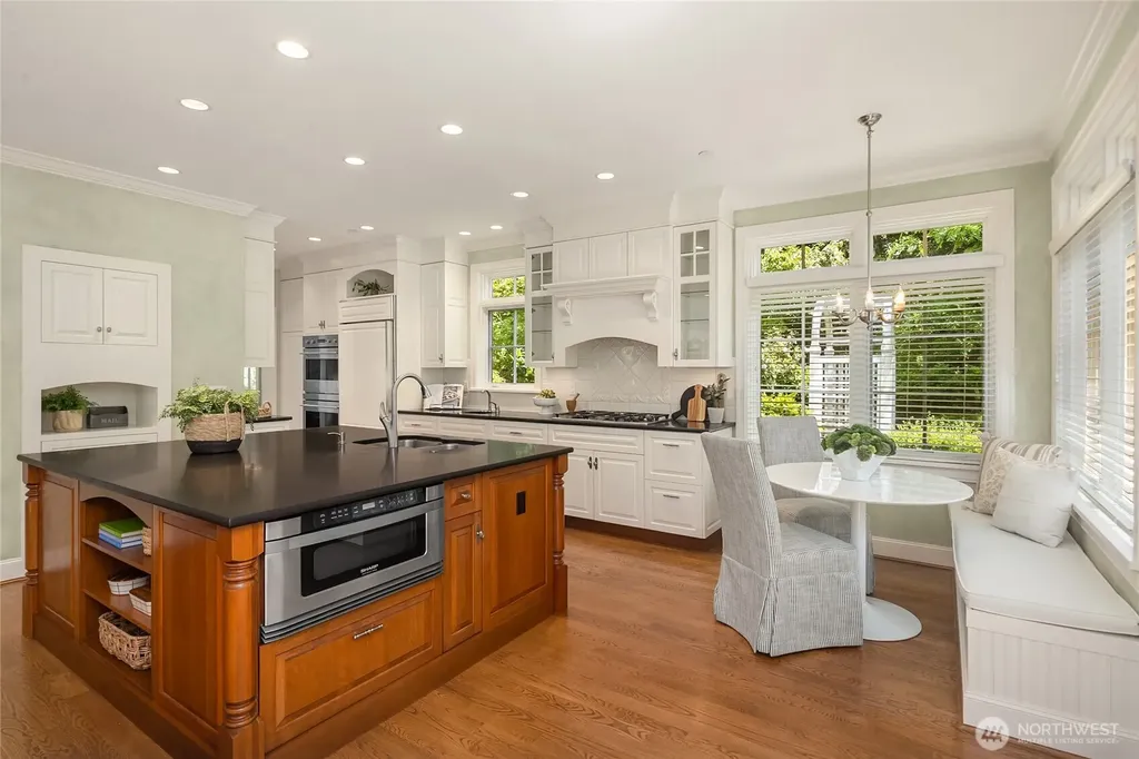 2720 105th Avenue SE Beaux Arts WA 98004