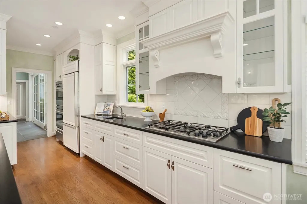 2720 105th Avenue SE Beaux Arts WA 98004