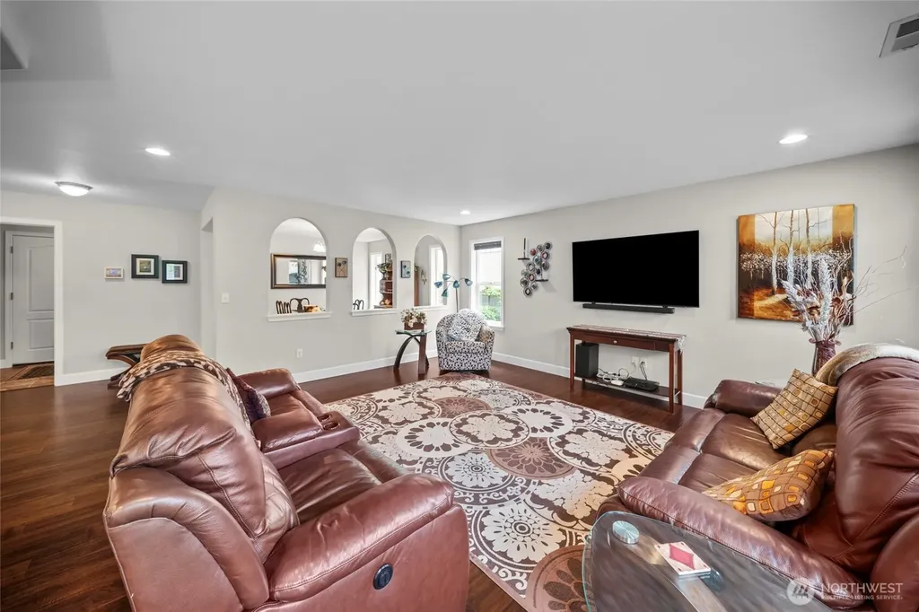 5906 Alaska Court Tacoma WA 98408
