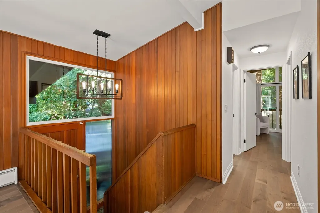 1305 Kings Place NW Bainbridge Island WA 98110