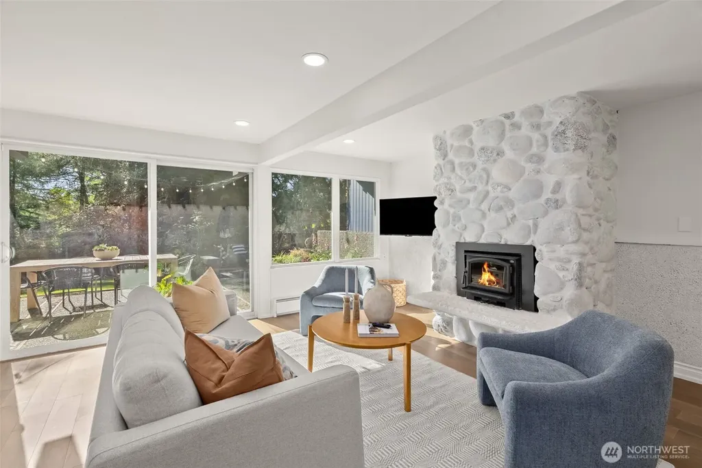 1305 Kings Place NW Bainbridge Island WA 98110