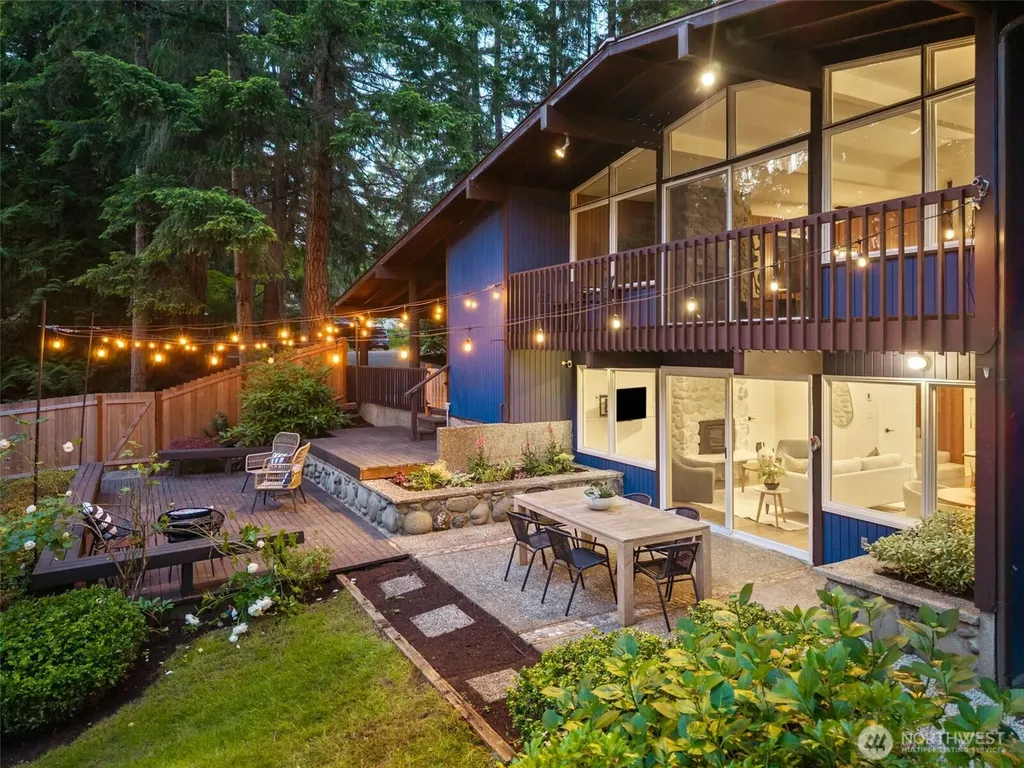 1305 Kings Place NW Bainbridge Island WA 98110