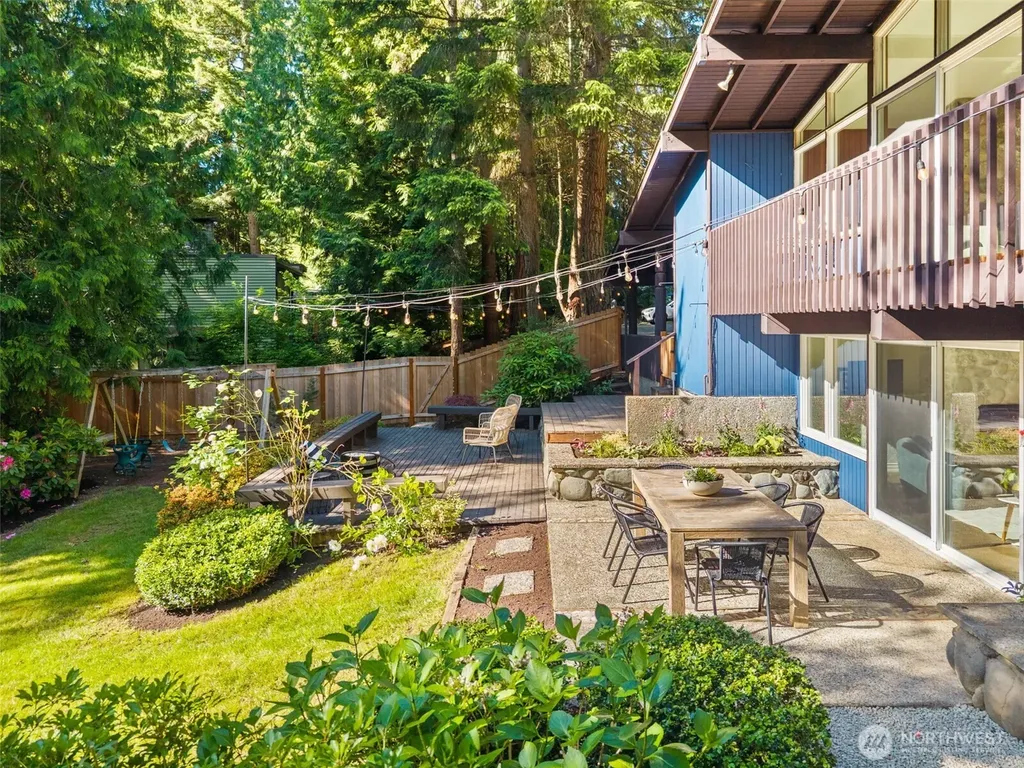 1305 Kings Place NW Bainbridge Island WA 98110
