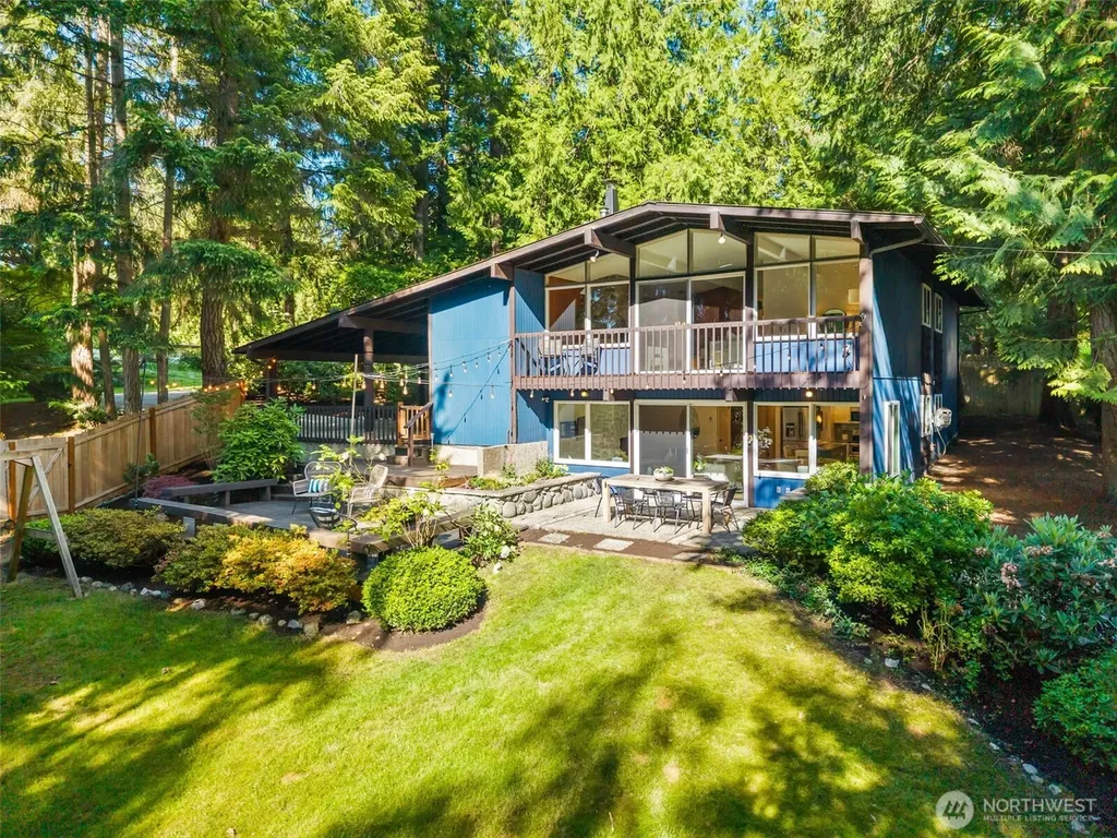 1305 Kings Place NW Bainbridge Island WA 98110