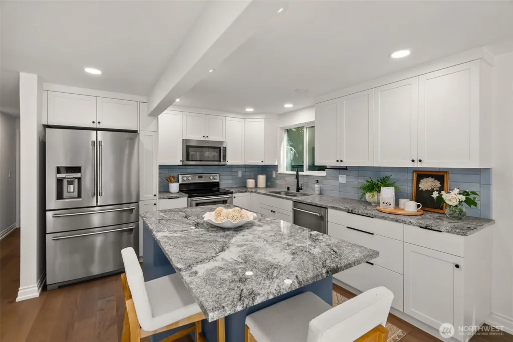 1305 Kings Place NW Bainbridge Island WA 98110