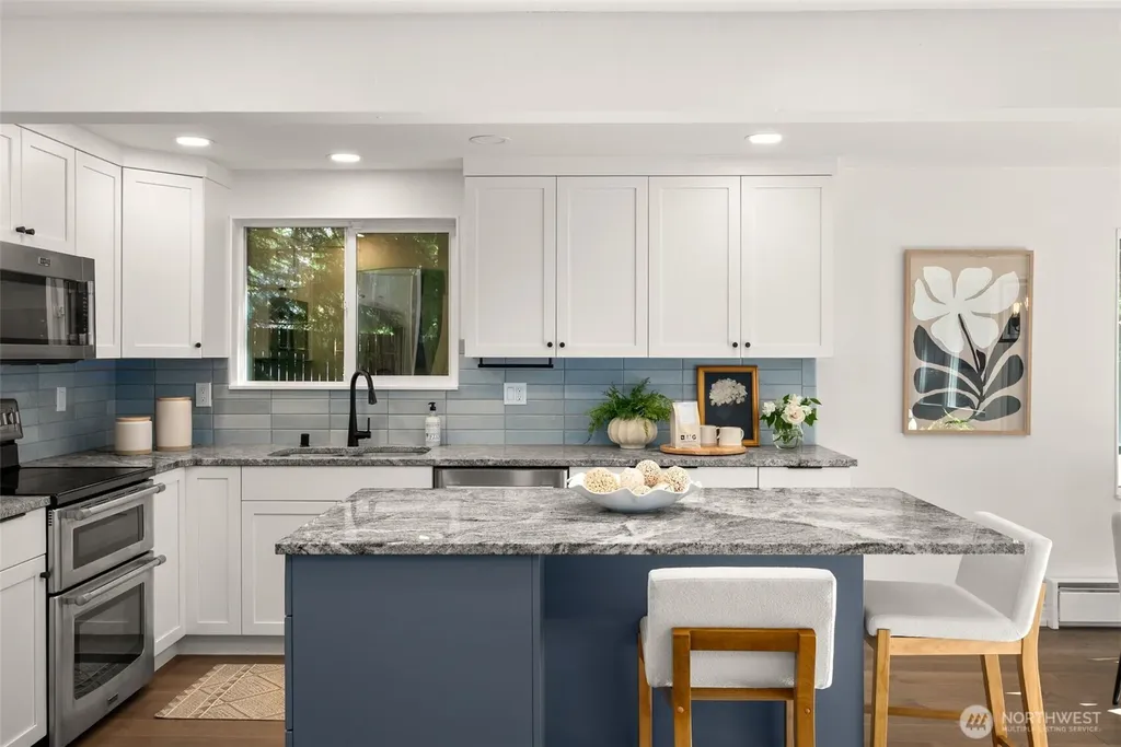 1305 Kings Place NW Bainbridge Island WA 98110