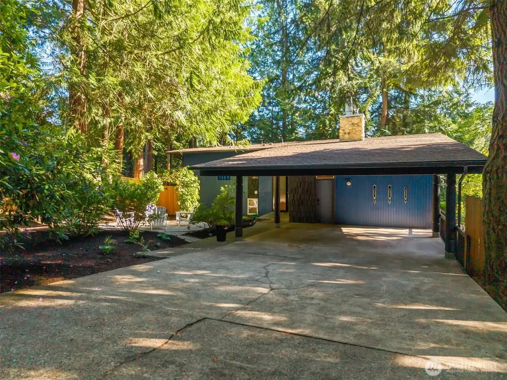 1305 Kings Place NW Bainbridge Island WA 98110
