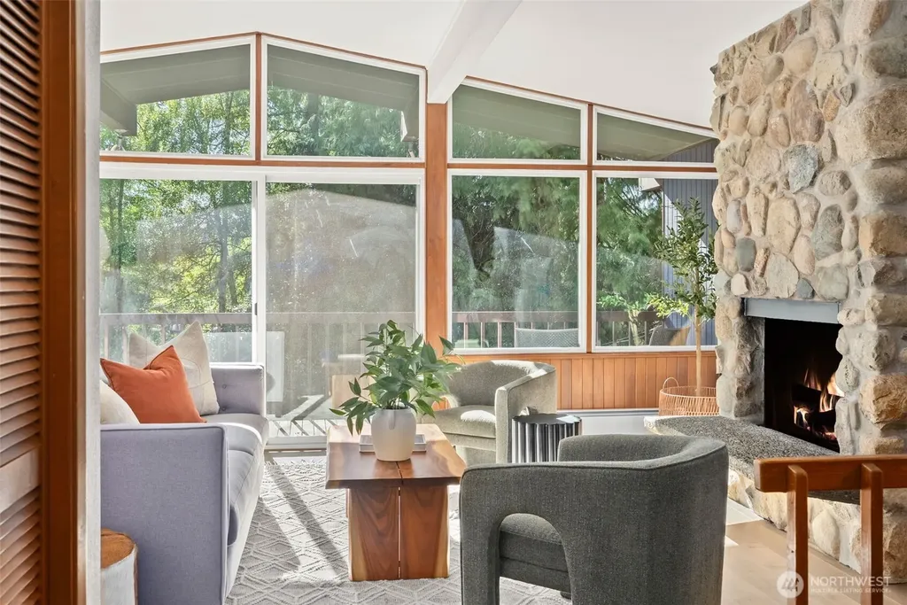1305 Kings Place NW Bainbridge Island WA 98110