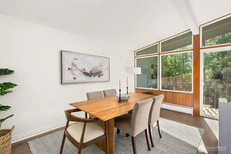 1305 Kings Place NW Bainbridge Island WA 98110