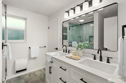 1305 Kings Place NW Bainbridge Island WA 98110