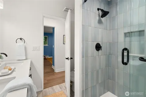 1305 Kings Place NW Bainbridge Island WA 98110