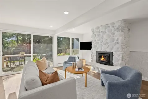 1305 Kings Place NW Bainbridge Island WA 98110