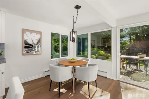 1305 Kings Place NW Bainbridge Island WA 98110
