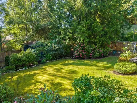 1305 Kings Place NW Bainbridge Island WA 98110