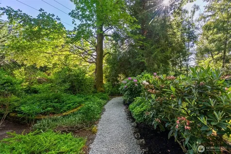 1305 Kings Place NW Bainbridge Island WA 98110
