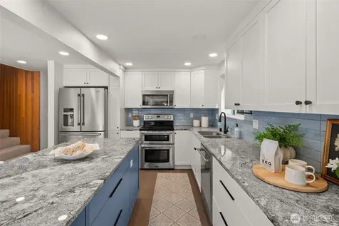 1305 Kings Place NW Bainbridge Island WA 98110