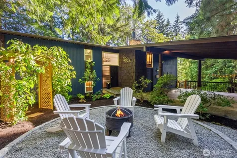 1305 Kings Place NW Bainbridge Island WA 98110