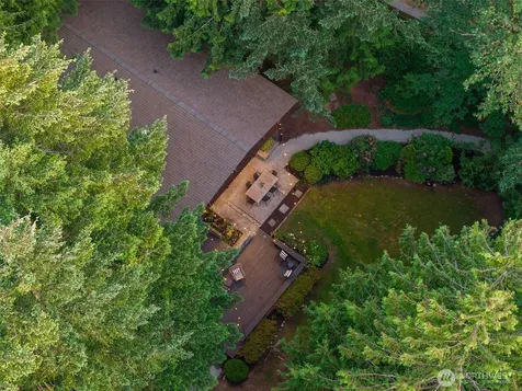 1305 Kings Place NW Bainbridge Island WA 98110