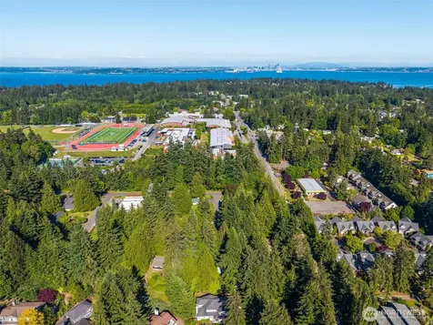 1305 Kings Place NW Bainbridge Island WA 98110