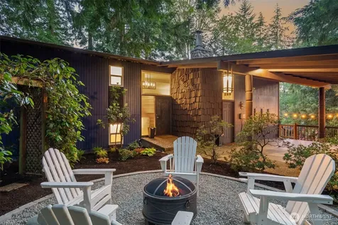 1305 Kings Place NW Bainbridge Island WA 98110